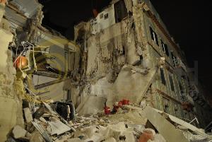 Crollo palazzina a Matera - 11 dicembre 2013 (foto SassiLand)