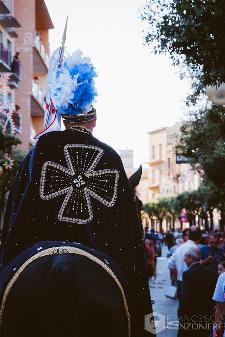 Il mantello blu di un cavaliere  Francesco Canzoniere 2013 | photographer