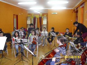 Piccola Orchestra di Taranto composta da 30 bambini 