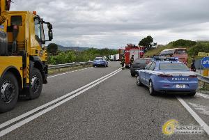 Incidente sulla via Appia tra furgone a Renault Clio - 16 maggio 2014 (foto SassiLand)